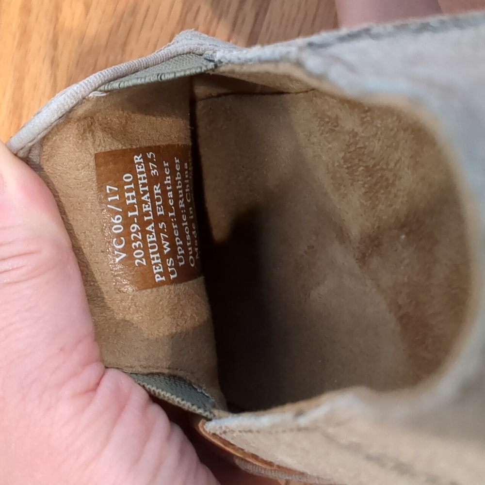 OluKai Pehuea leather slip-on W7.5 - Picture 7 of 11